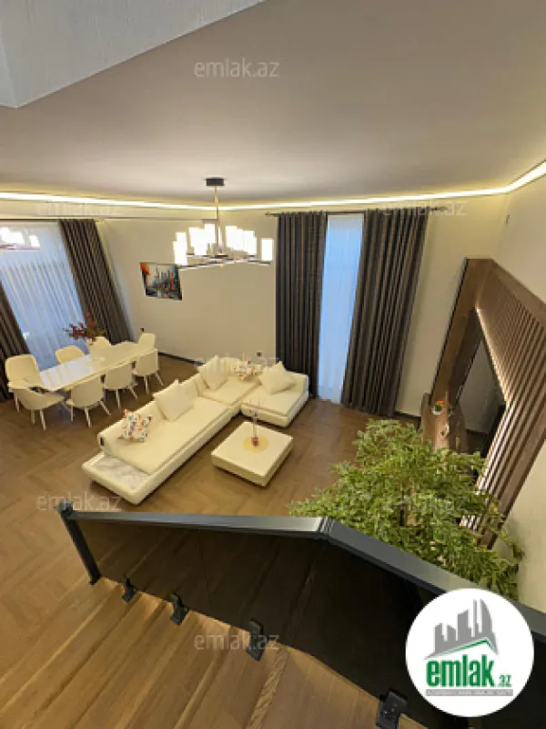 Satılır 5 otaqlı mənzil 240 m²