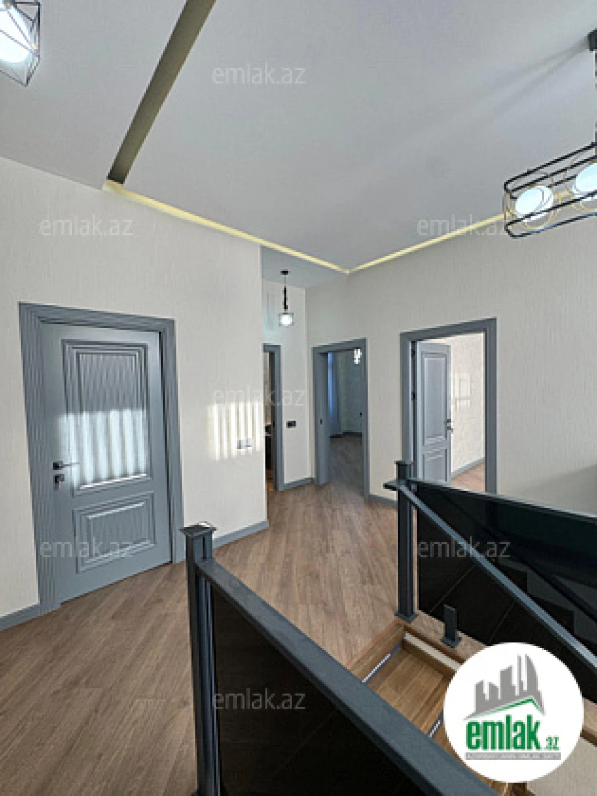 Satılır 5 otaqlı mənzil 240 m²