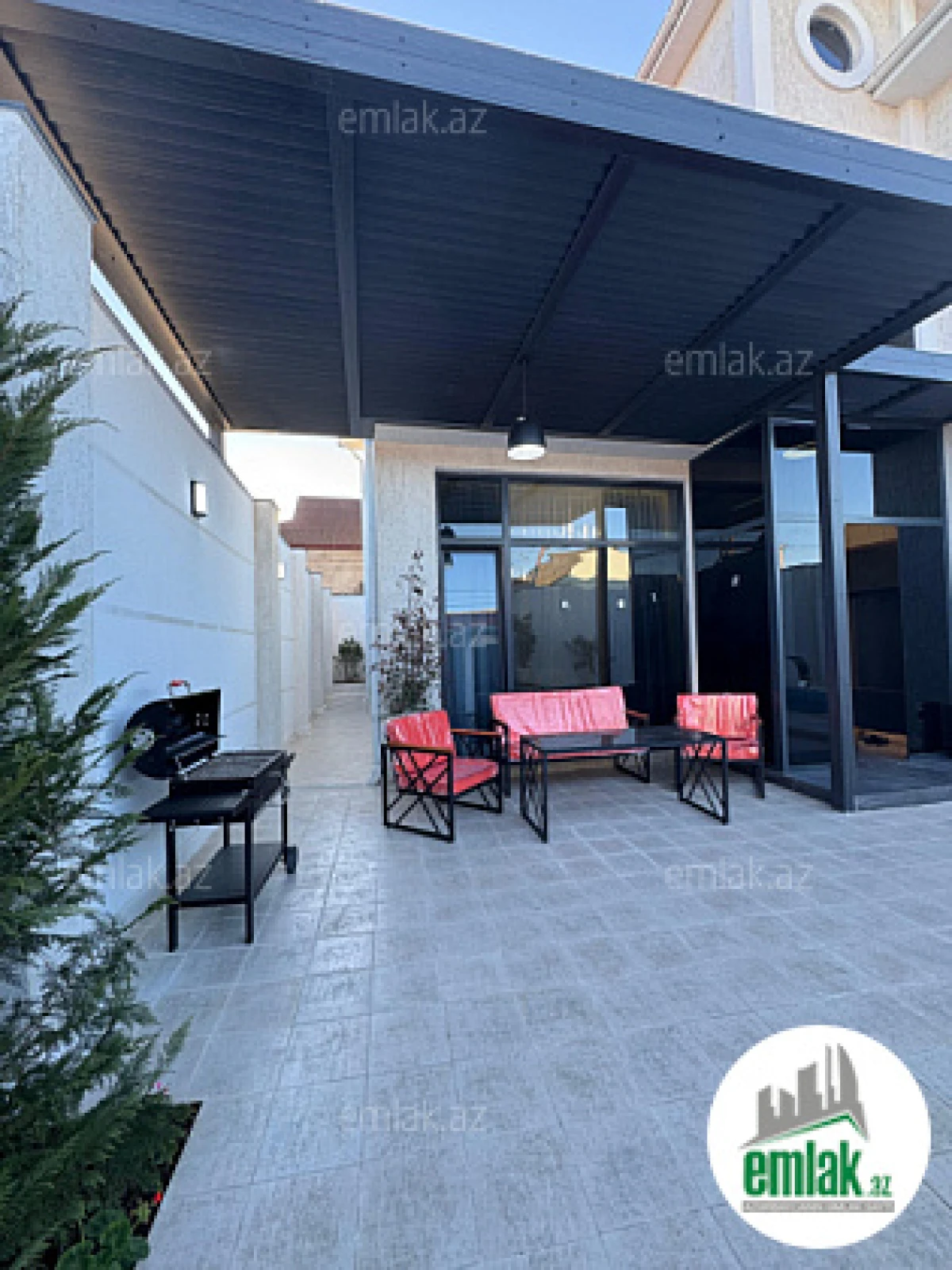 Satılır 5 otaqlı mənzil 240 m²