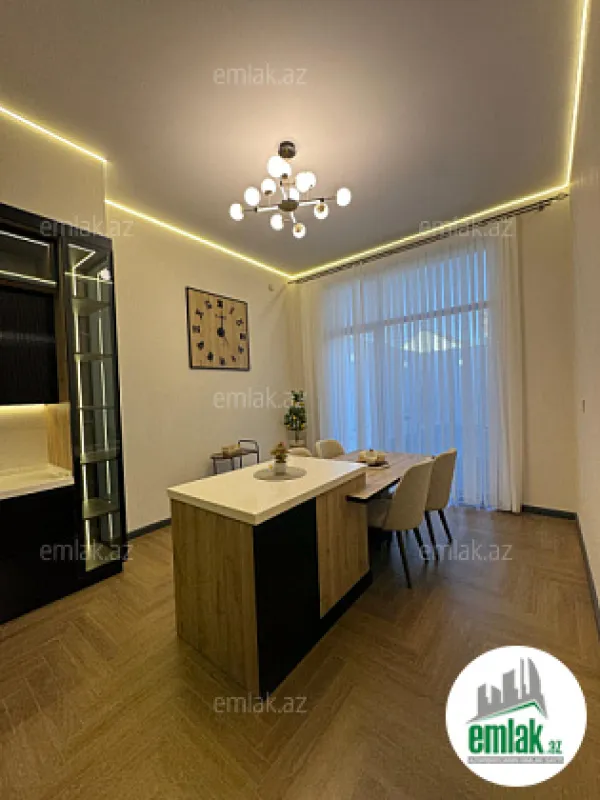 Satılır 5 otaqlı mənzil 240 m²