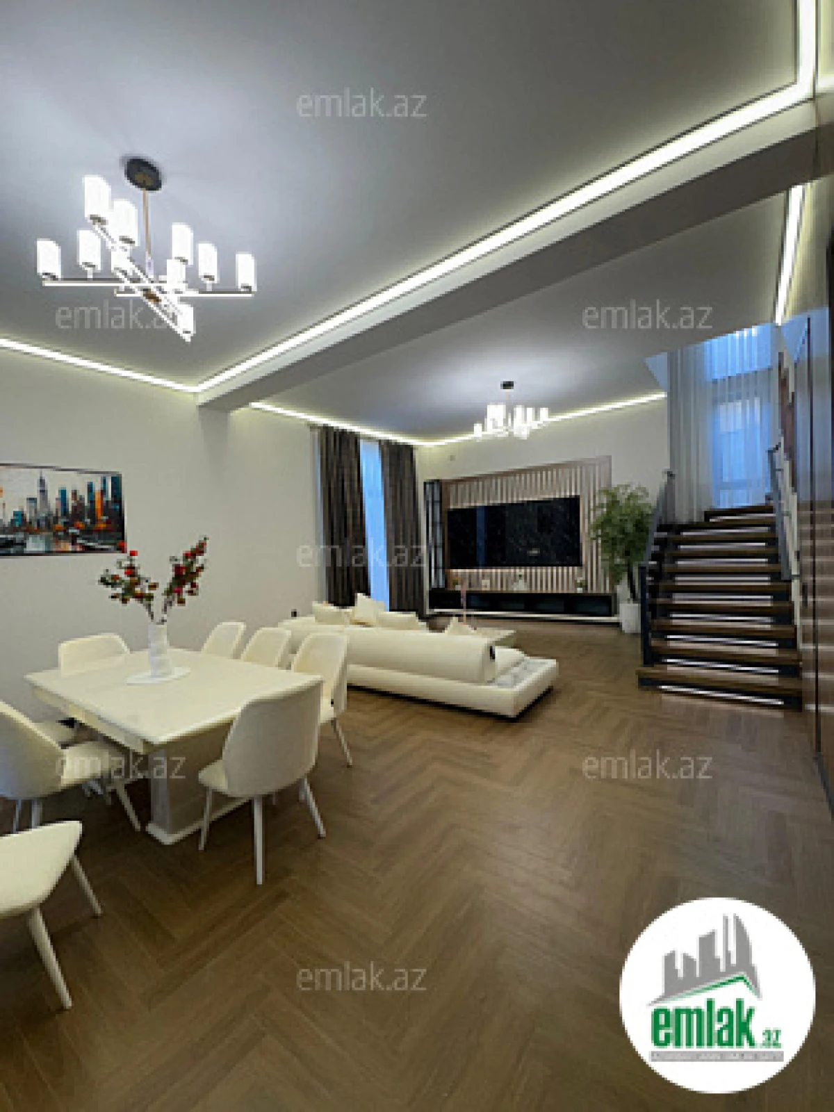 Satılır 5 otaqlı mənzil 240 m²