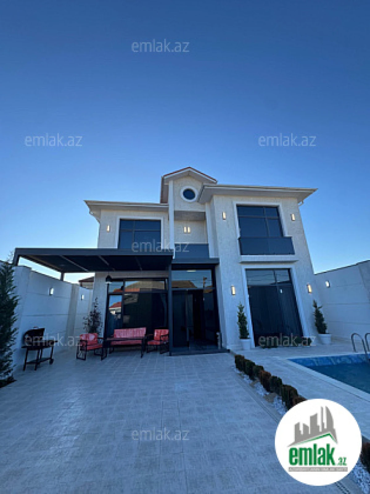 Satılır 5 otaqlı mənzil 240 m²