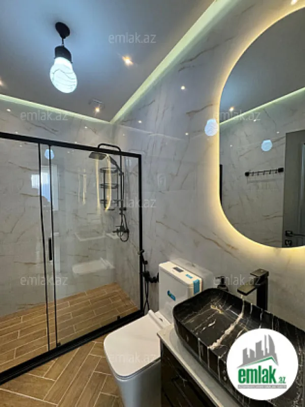 Satılır 5 otaqlı mənzil 240 m²