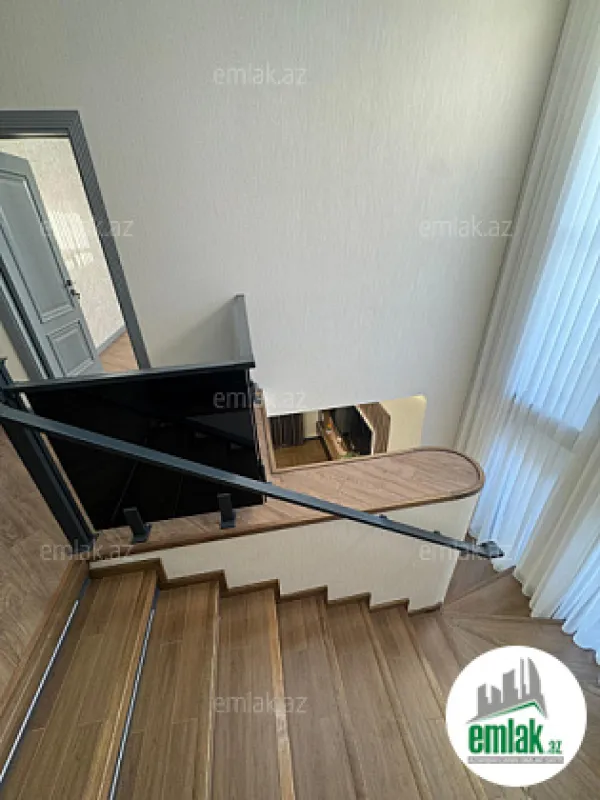 Satılır 5 otaqlı mənzil 240 m²
