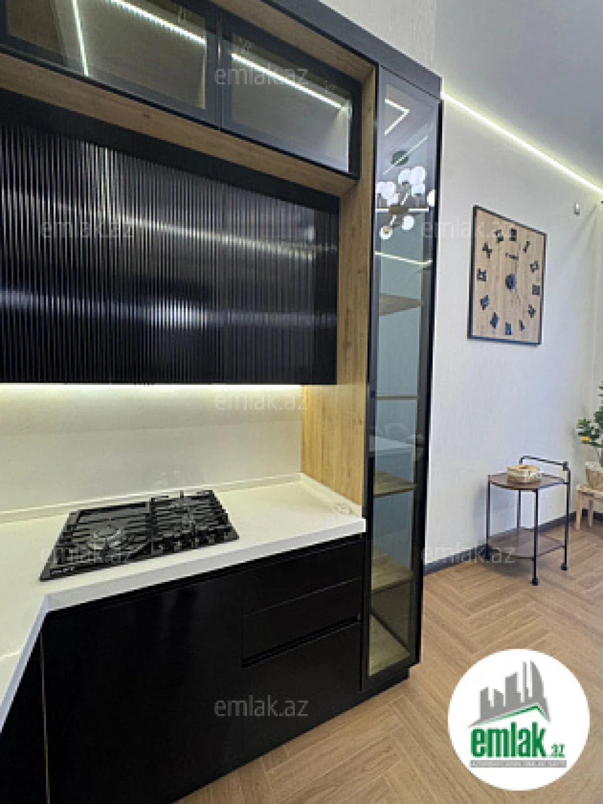 Satılır 5 otaqlı mənzil 240 m²