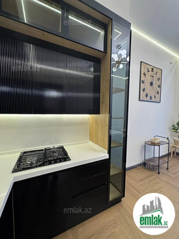 Satılır 5 otaqlı mənzil 240 m²