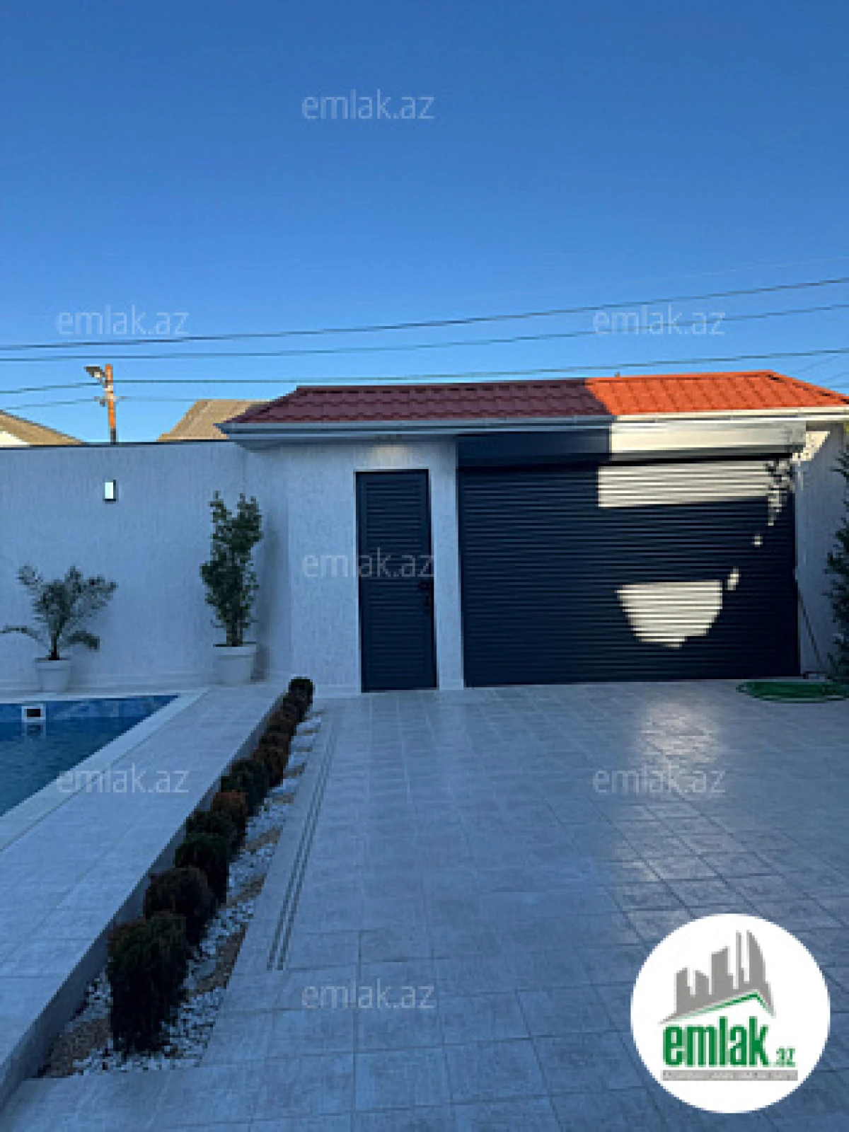 Satılır 5 otaqlı mənzil 240 m²