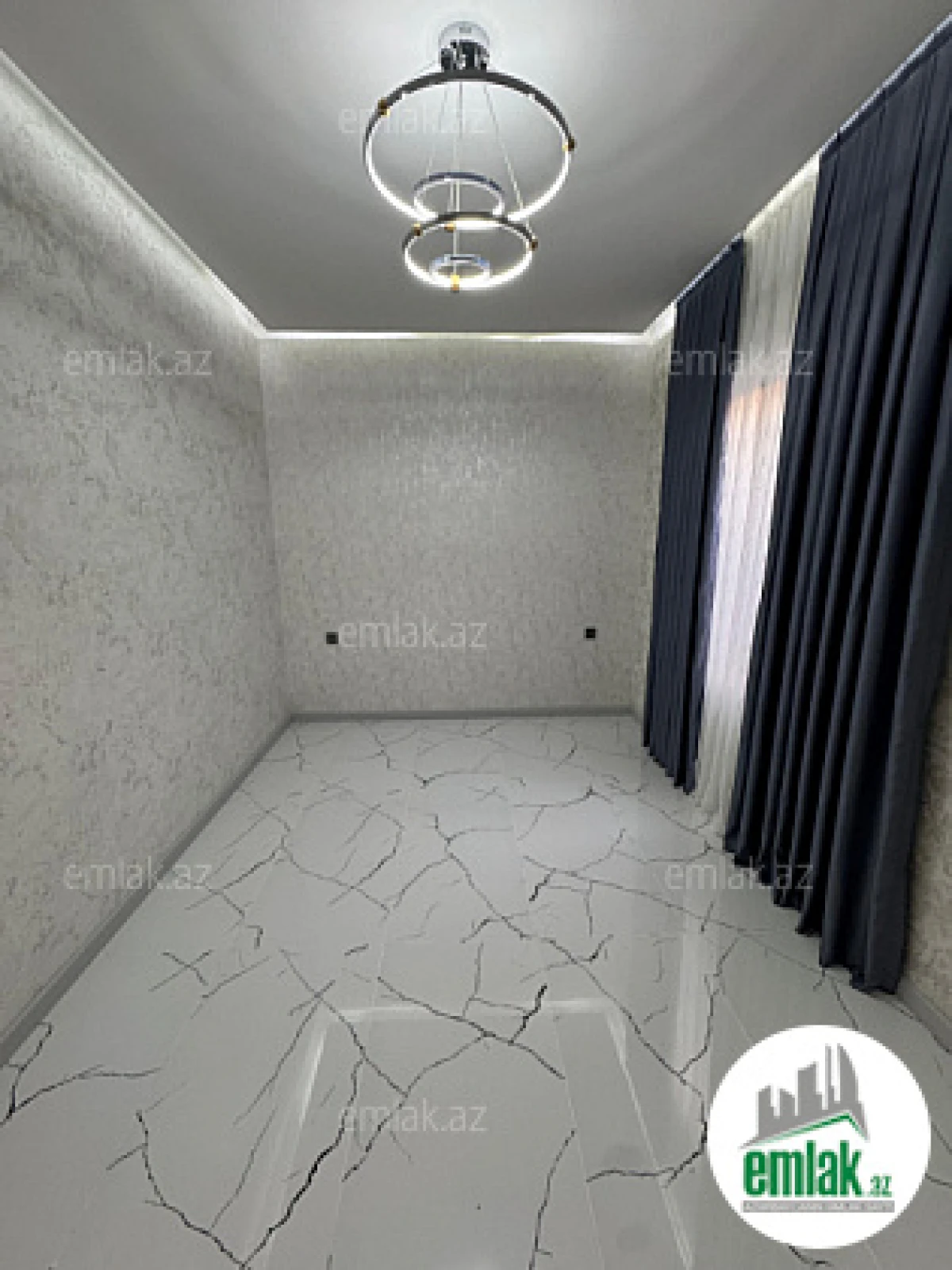 Satılır 4 otaqlı mənzil 130 m²