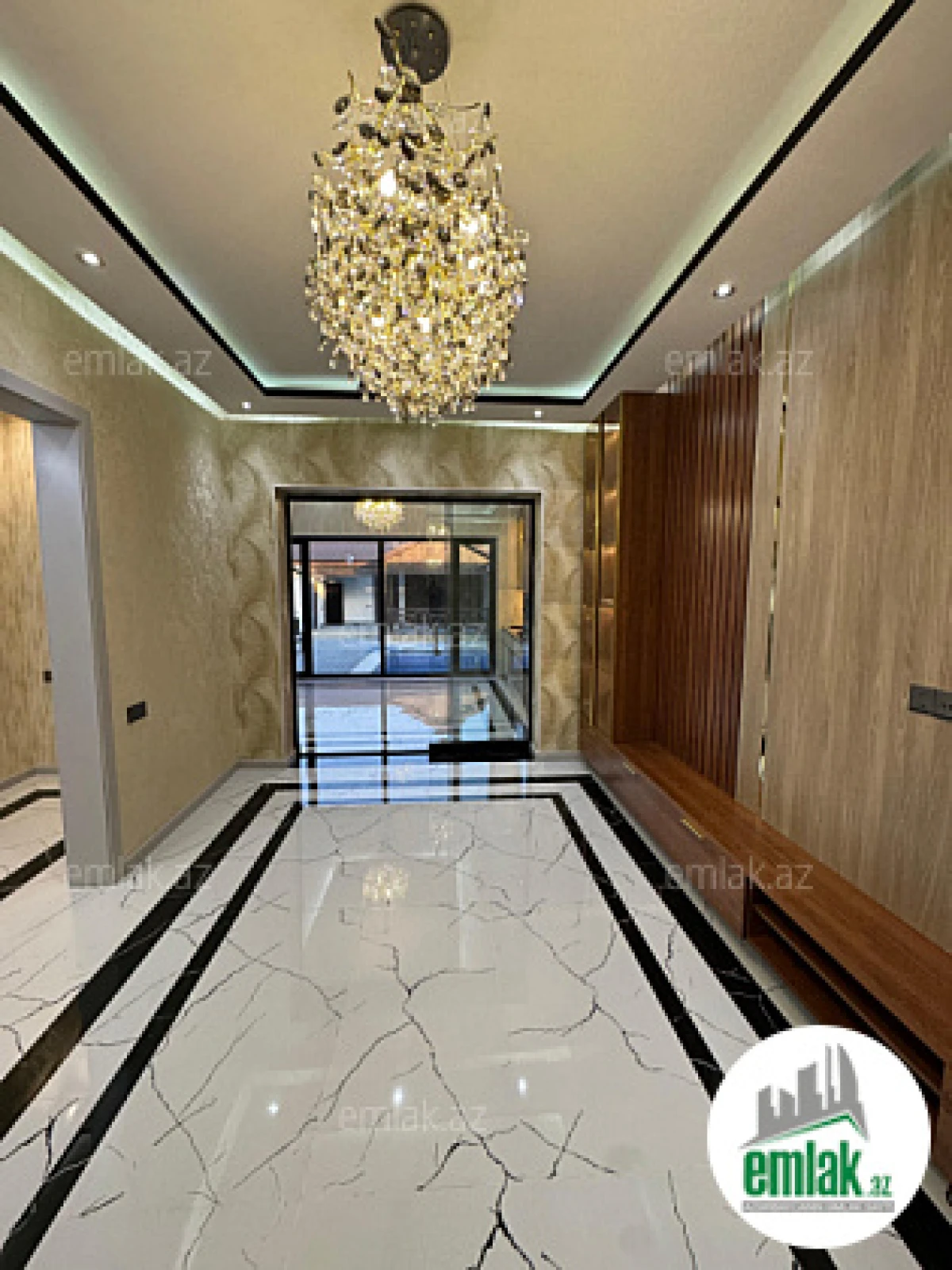 Satılır 4 otaqlı mənzil 130 m²