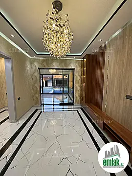 Satılır 4 otaqlı mənzil 130 m²