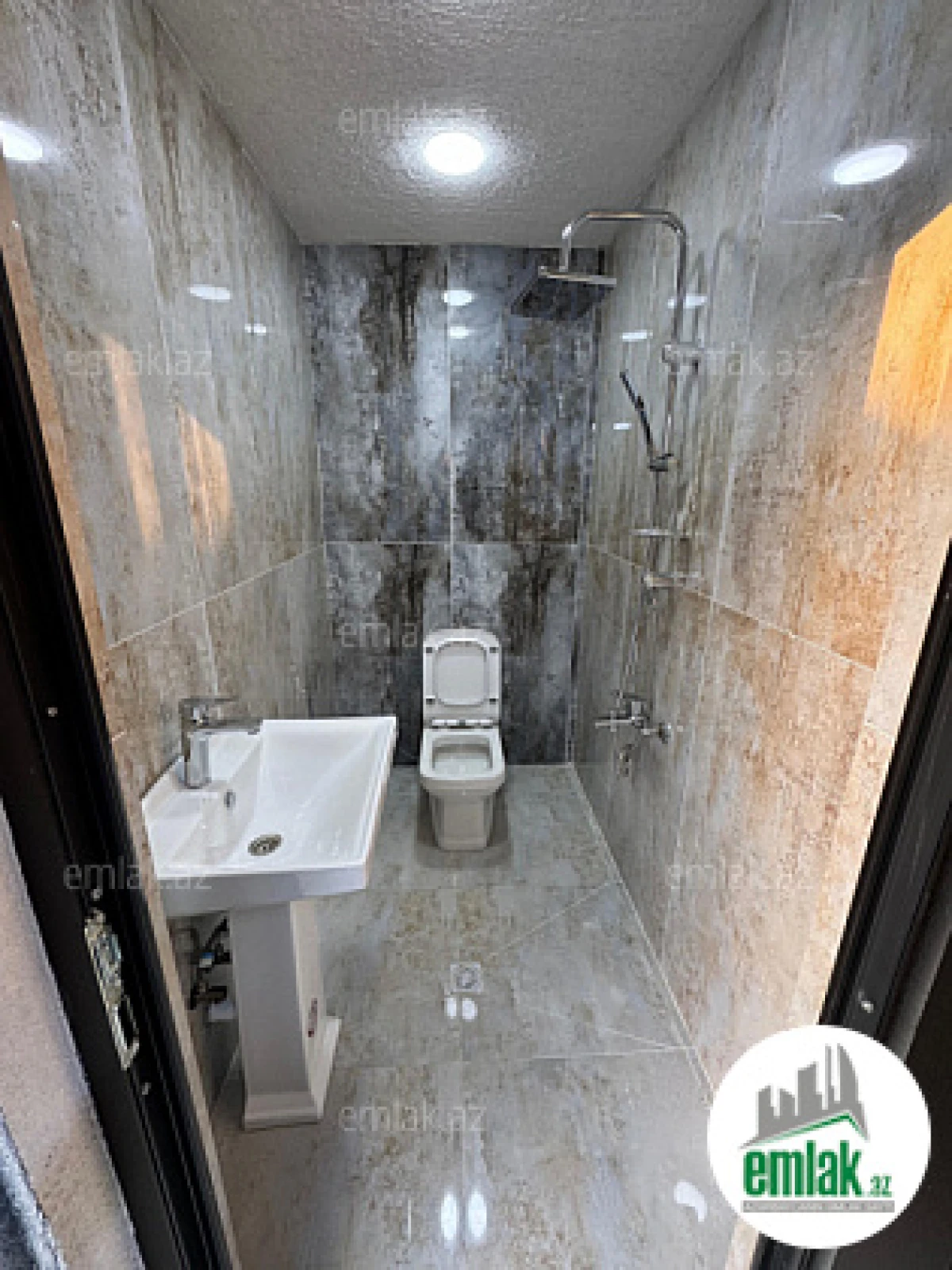 Satılır 4 otaqlı mənzil 130 m²