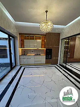 Satılır 4 otaqlı mənzil 130 m²