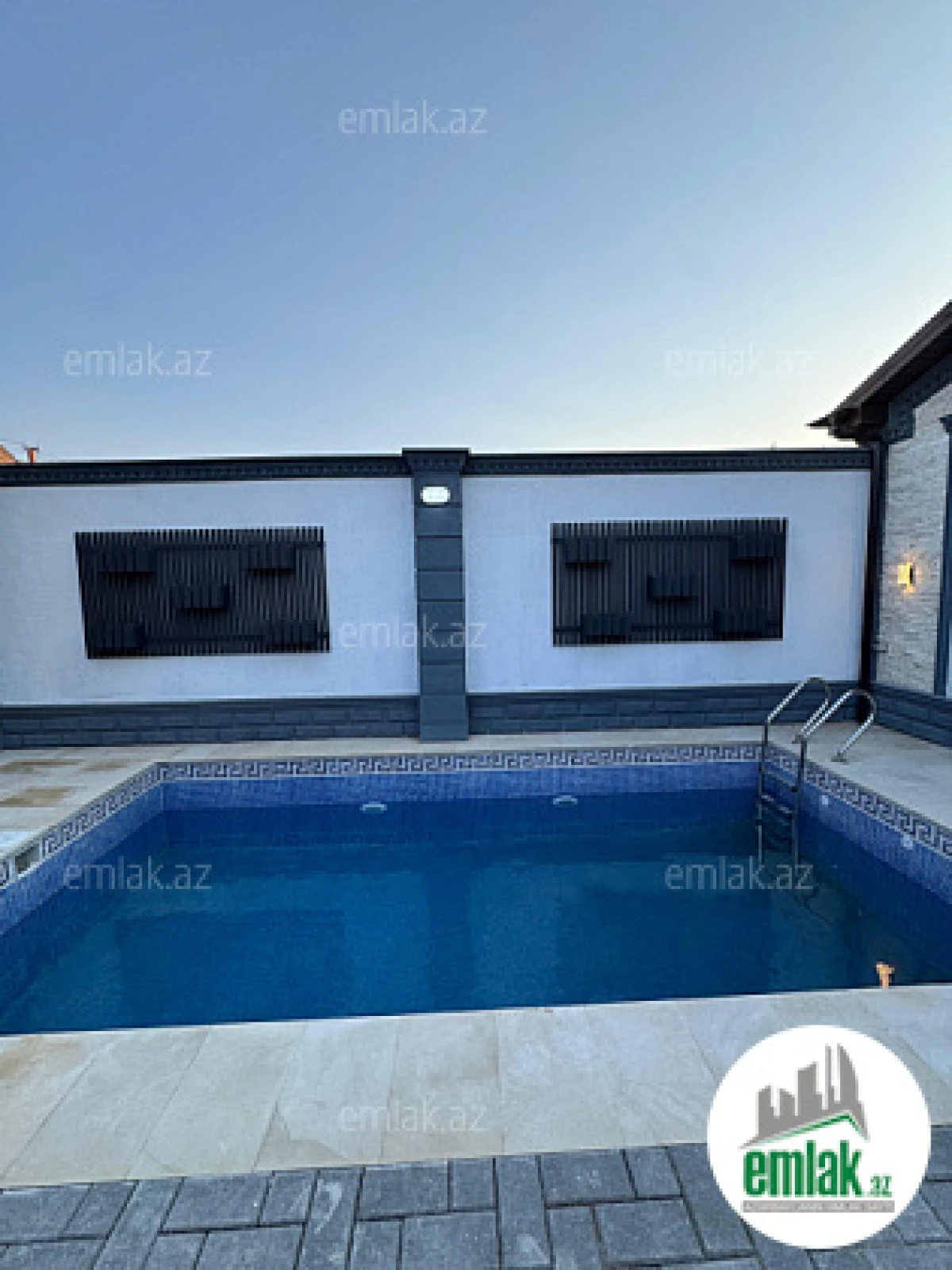 Satılır 4 otaqlı mənzil 130 m²