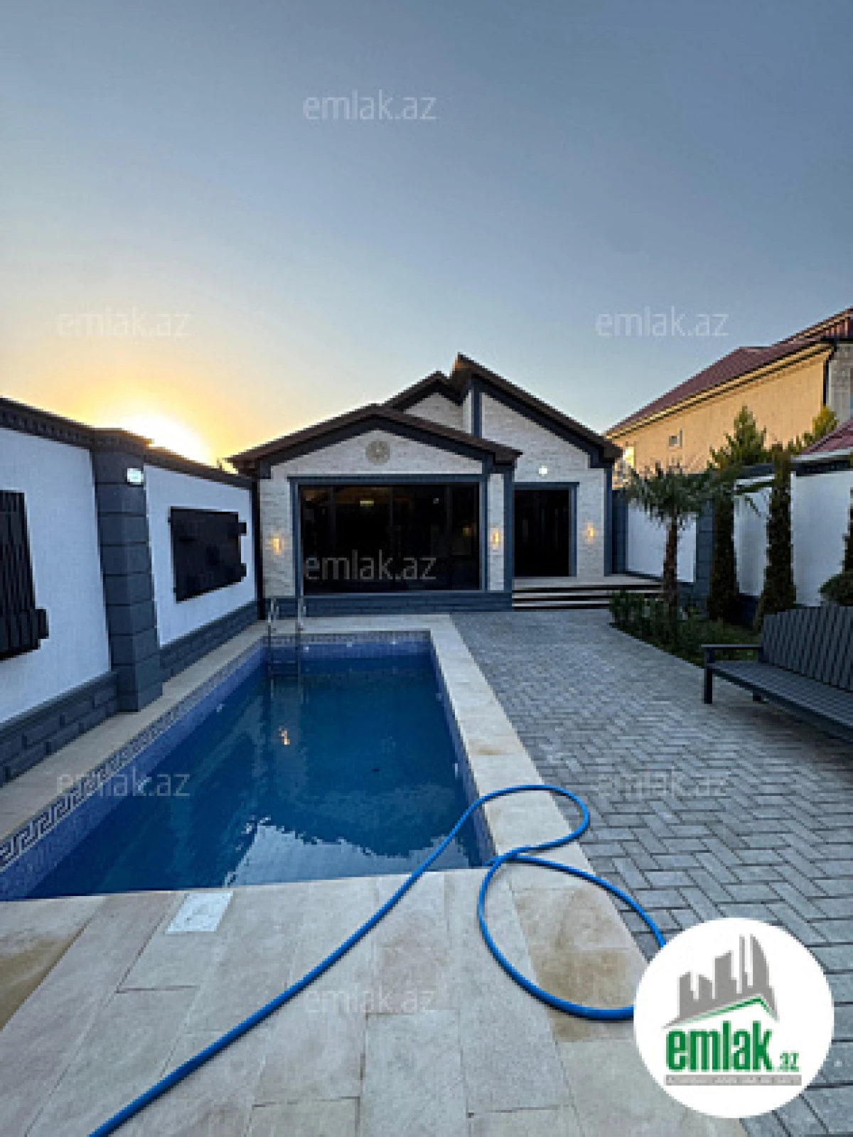 Satılır 4 otaqlı mənzil 130 m²