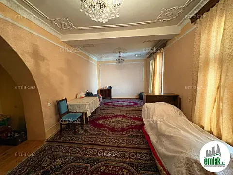 Satılır 4 otaqlı köhnə tikili 115 m²