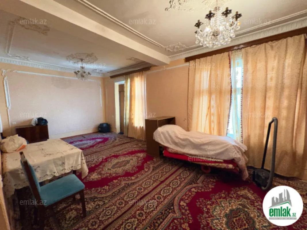Satılır 4 otaqlı köhnə tikili 115 m²