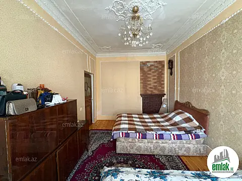 Satılır 4 otaqlı köhnə tikili 115 m²