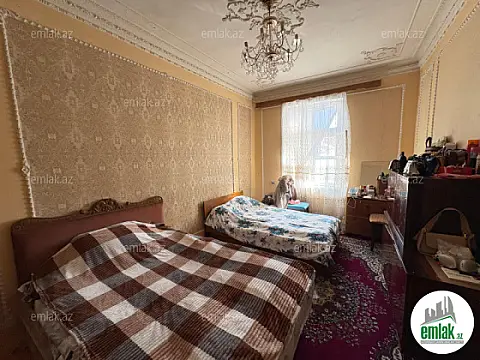 Satılır 4 otaqlı köhnə tikili 115 m²