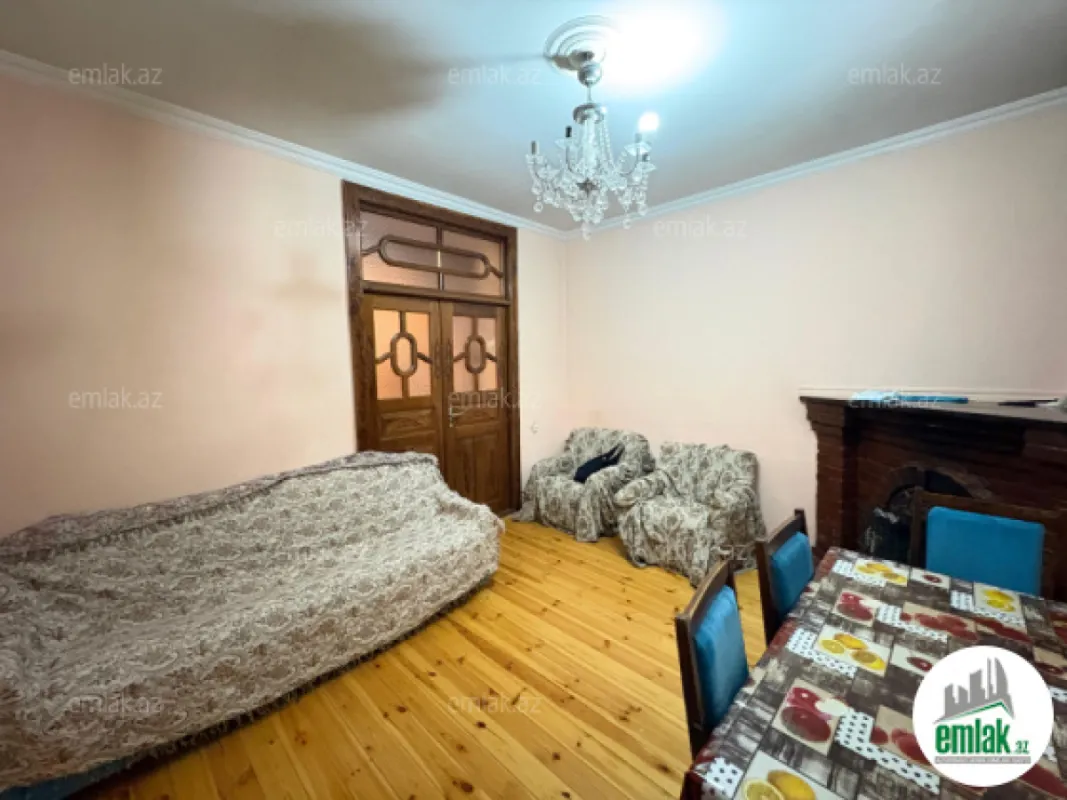 Satılır 4 otaqlı köhnə tikili 115 m²