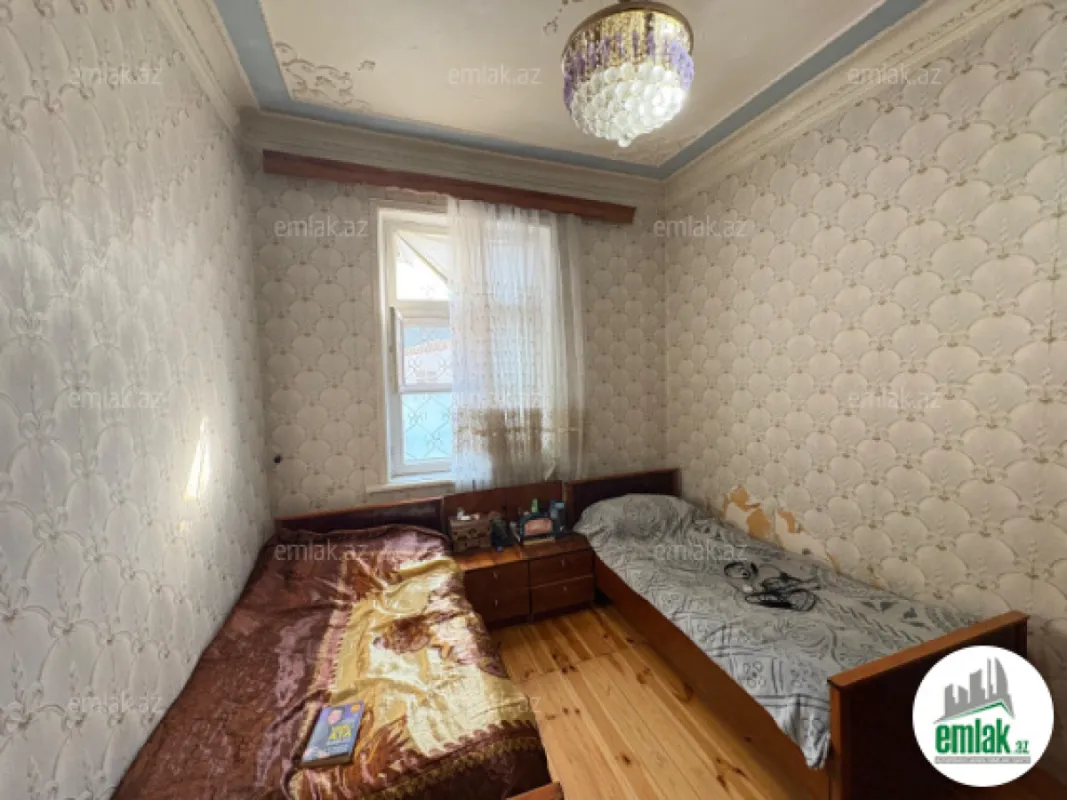 Satılır 4 otaqlı köhnə tikili 115 m²
