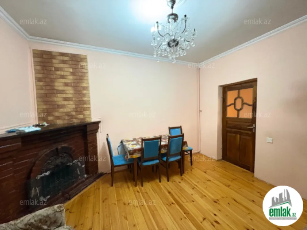 Satılır 4 otaqlı köhnə tikili 115 m²
