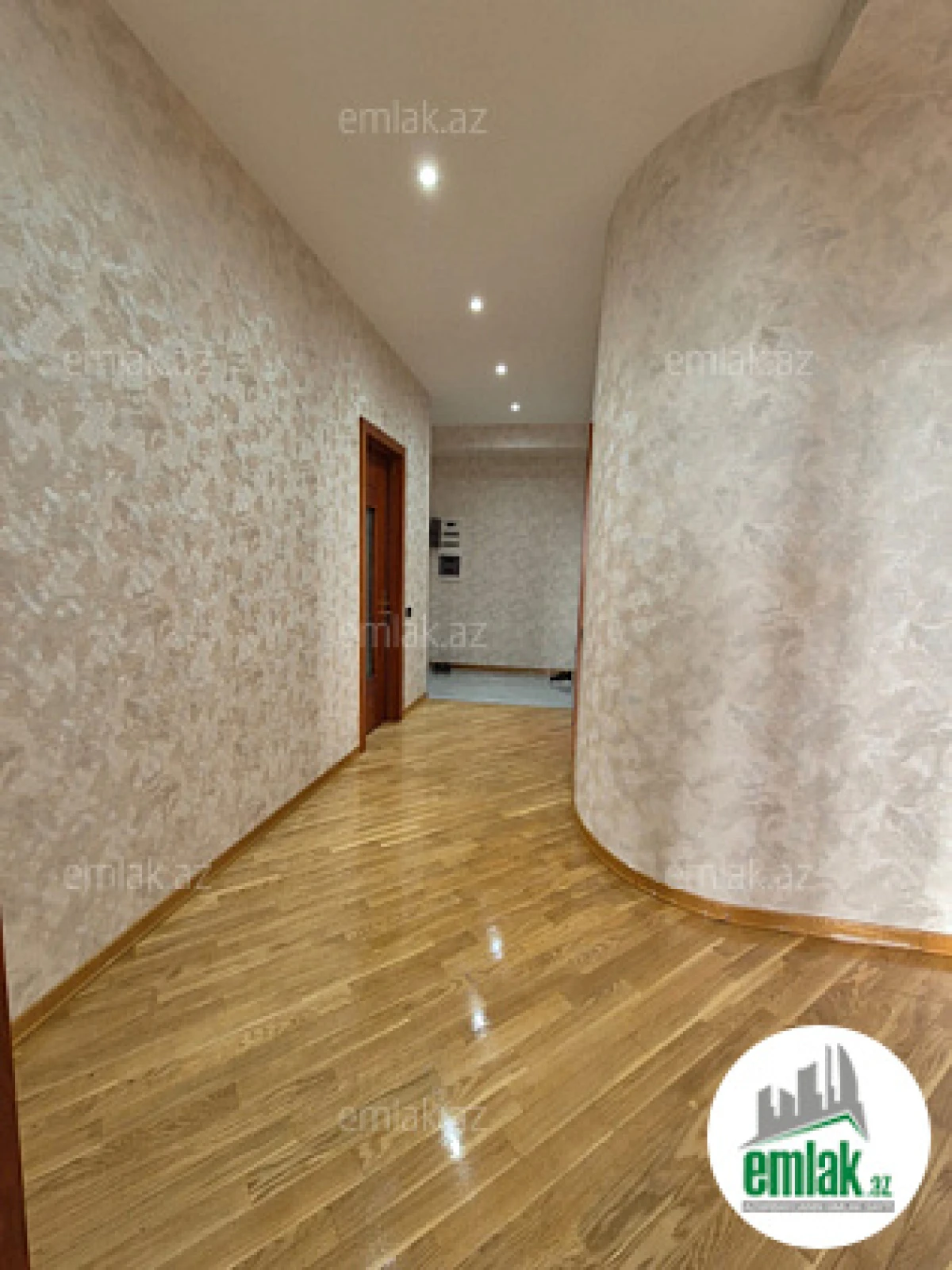 Satılır 3 otaqlı yeni tikili 120 m²