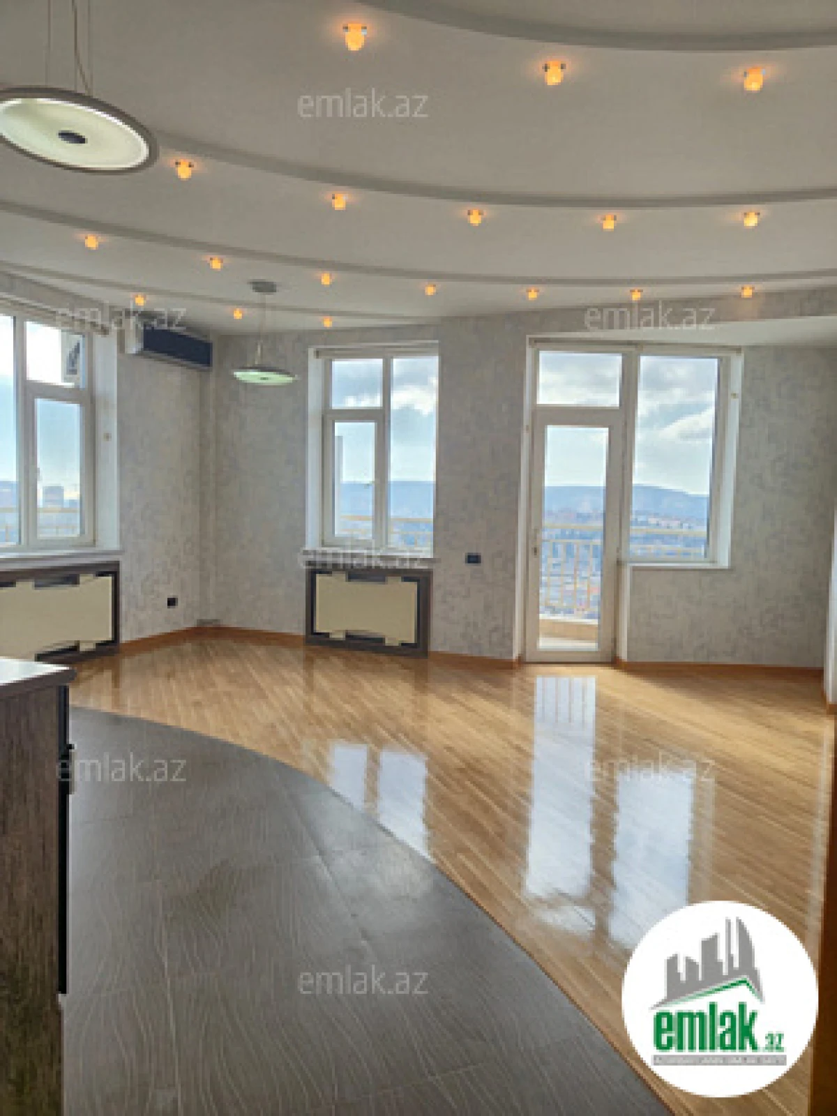 Satılır 3 otaqlı yeni tikili 120 m²