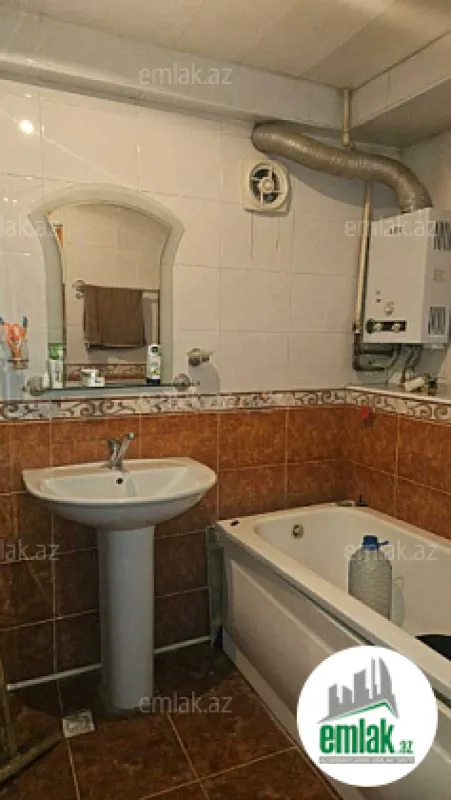 Satılır 2 otaqlı köhnə tikili 65 m²