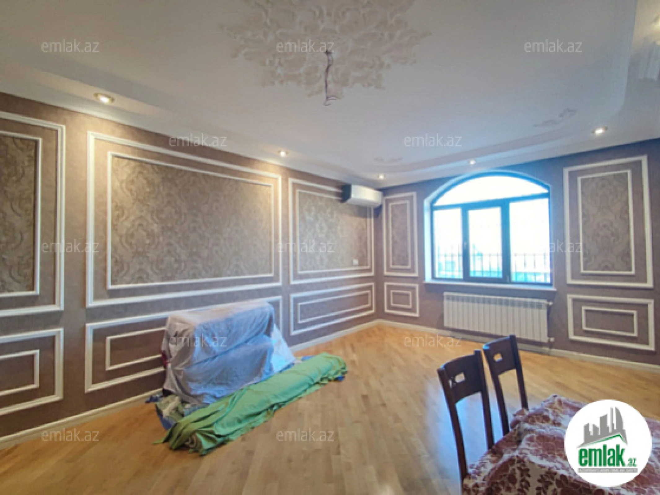 Satılır 9 otaqlı həyət evi 850 m²