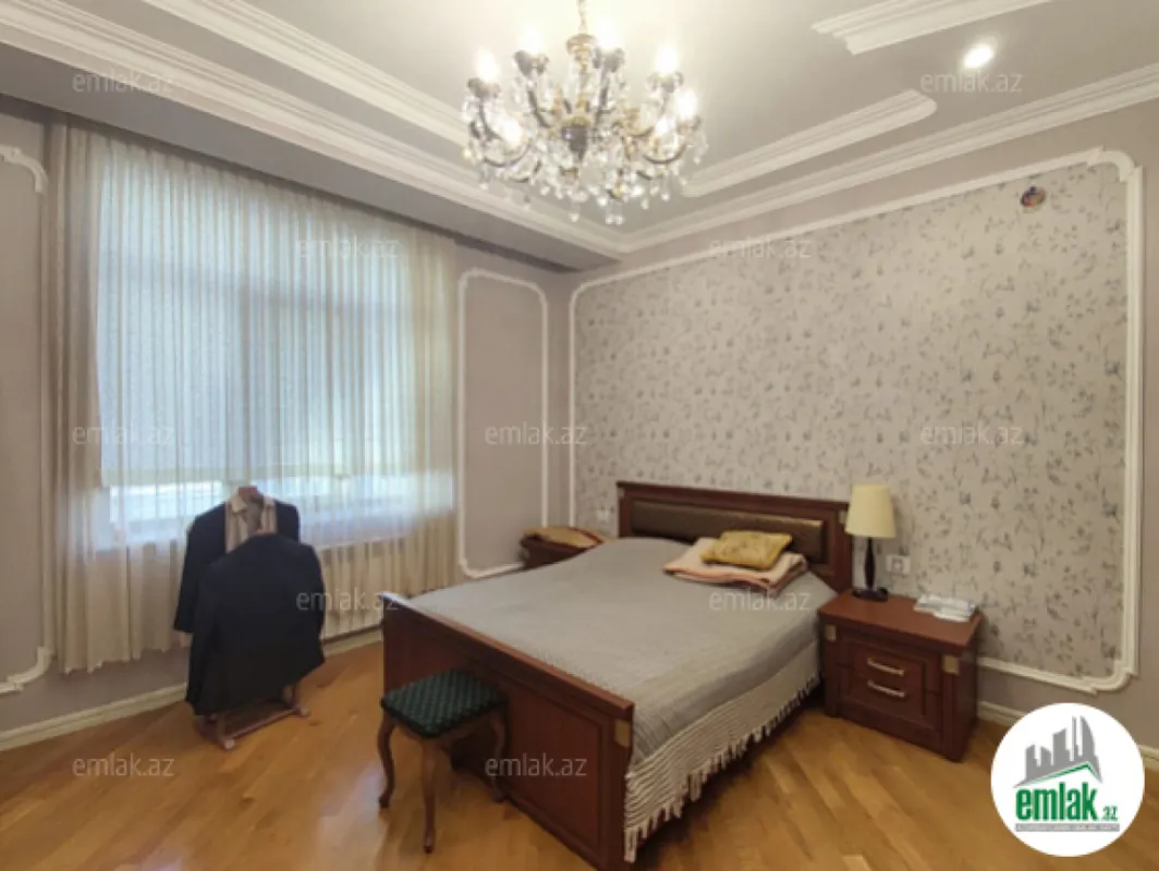 Satılır 9 otaqlı həyət evi 850 m²