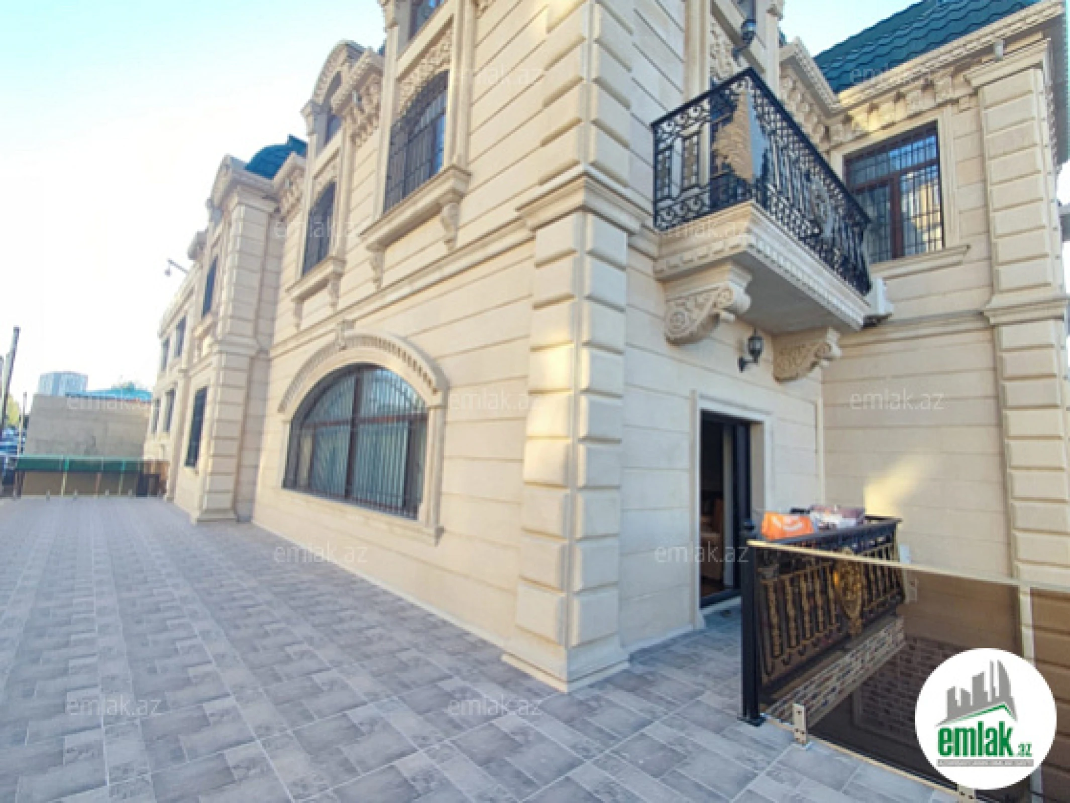 Satılır 9 otaqlı həyət evi 850 m²