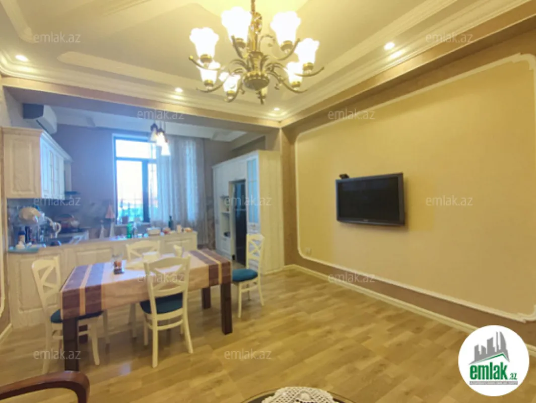 Satılır 9 otaqlı həyət evi 850 m²