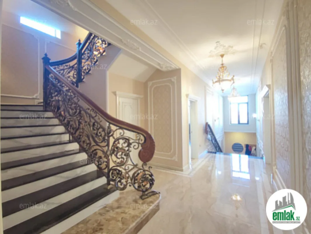 Satılır 9 otaqlı həyət evi 850 m²