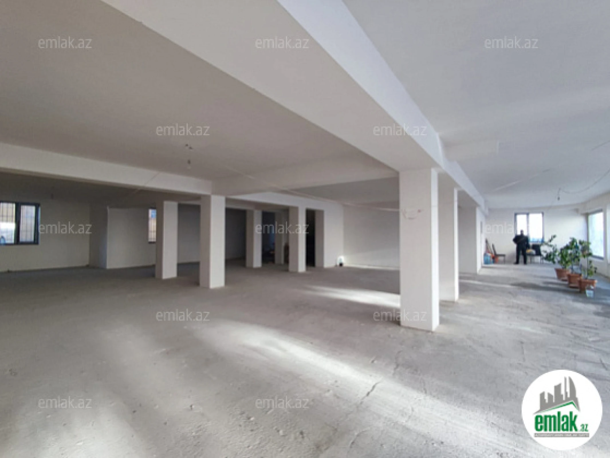 Satılır 9 otaqlı həyət evi 850 m²