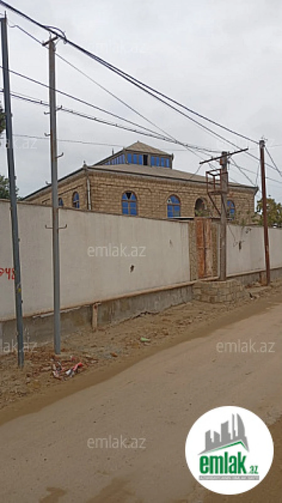 Satılır 9 otaqlı həyət evi 333 m²