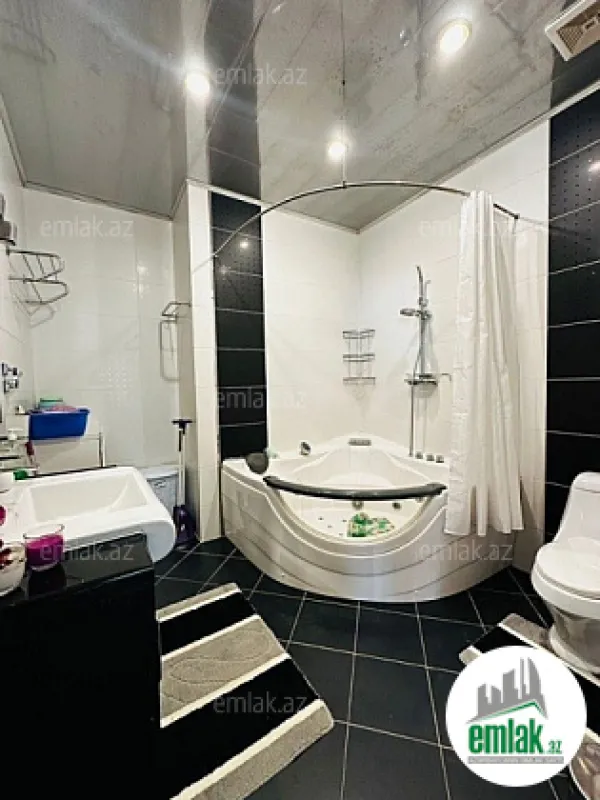 Satılır 3 otaqlı yeni tikili 130 m²