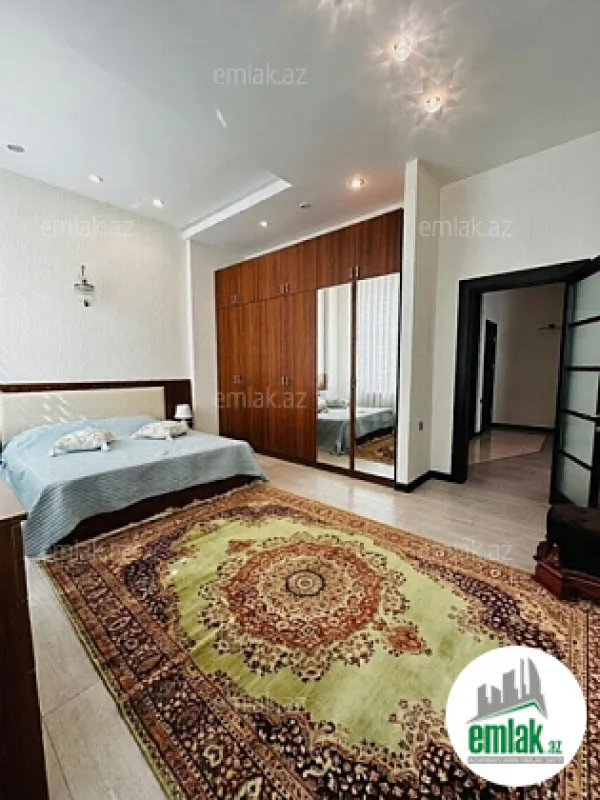 Satılır 3 otaqlı yeni tikili 130 m²