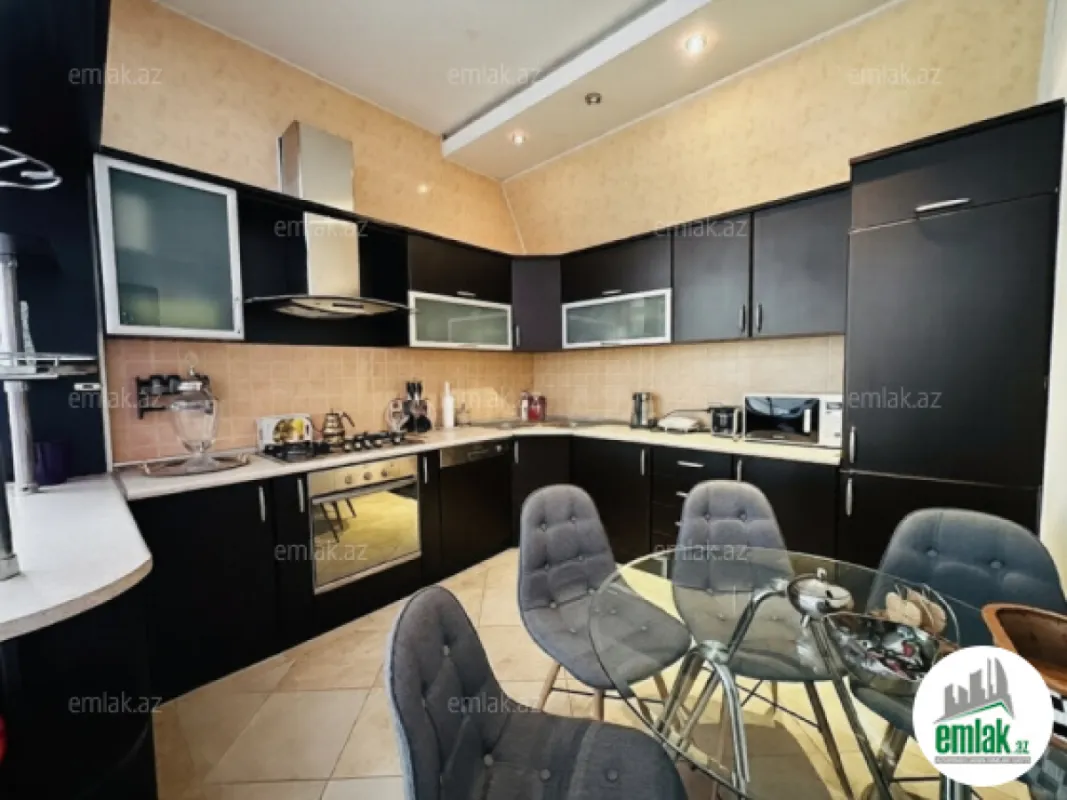 Satılır 3 otaqlı yeni tikili 130 m²