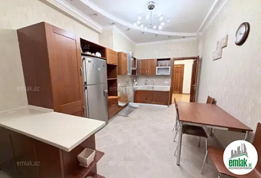Satılır 3 otaqlı yeni tikili 135 m²