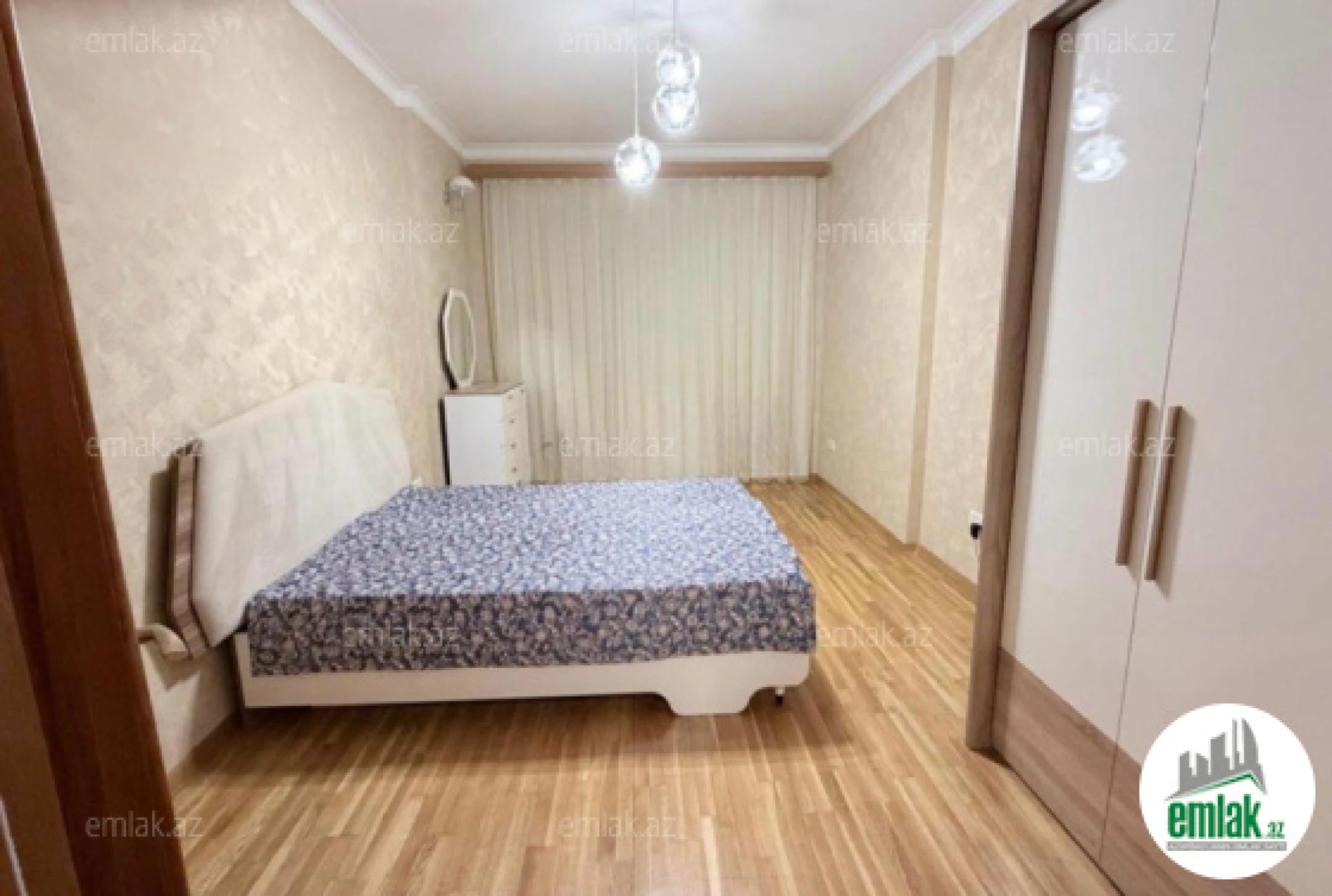 Satılır 3 otaqlı yeni tikili 135 m²