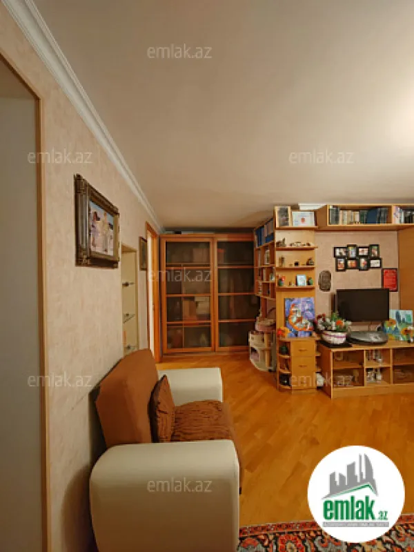 Satılır 2 otaqlı köhnə tikili 61 m²
