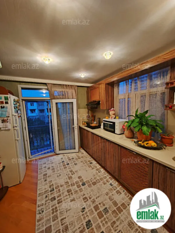 Satılır 2 otaqlı köhnə tikili 61 m²