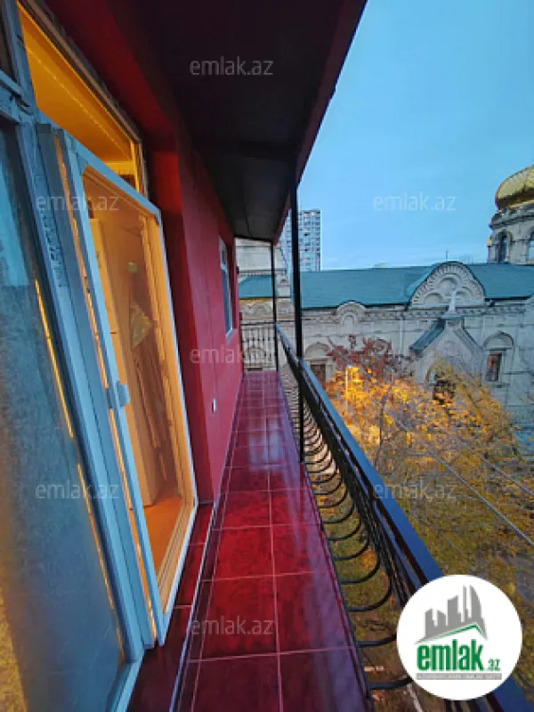 Satılır 2 otaqlı köhnə tikili 61 m²