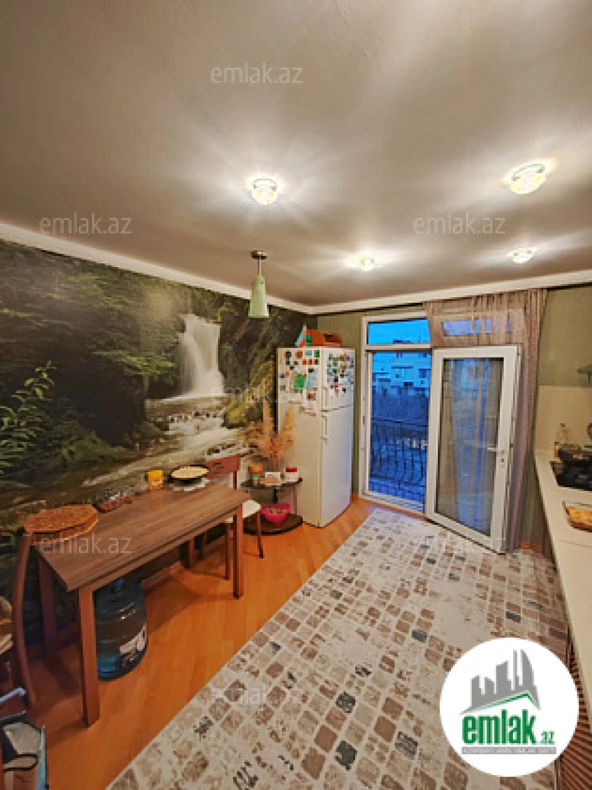 Satılır 2 otaqlı köhnə tikili 61 m²