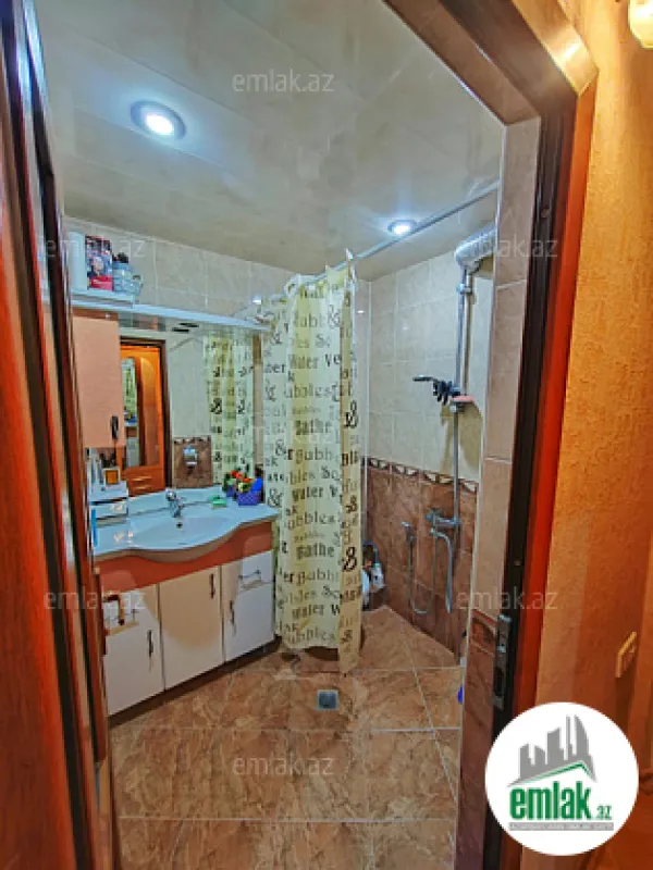 Satılır 2 otaqlı köhnə tikili 61 m²