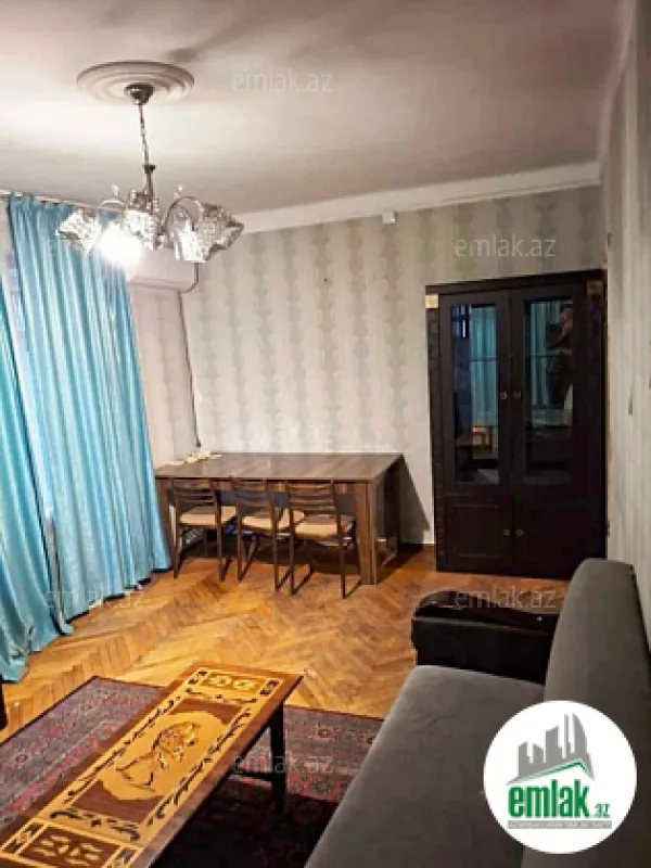 Satılır 2 otaqlı köhnə tikili 60 m²