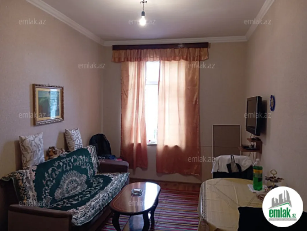 Satılır 2 otaqlı köhnə tikili 50 m²