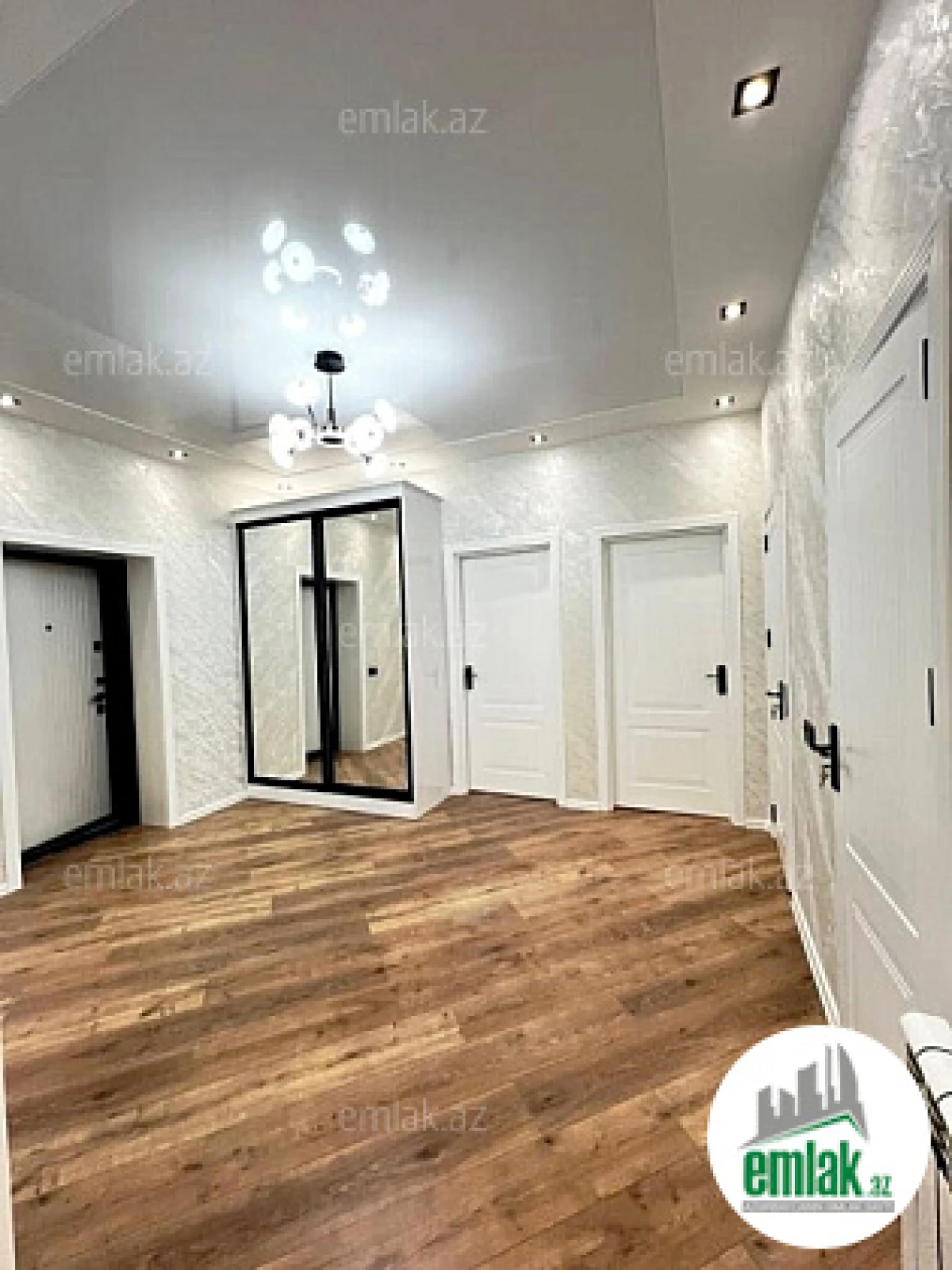 Satılır 4 otaqlı yeni tikili 135 m²