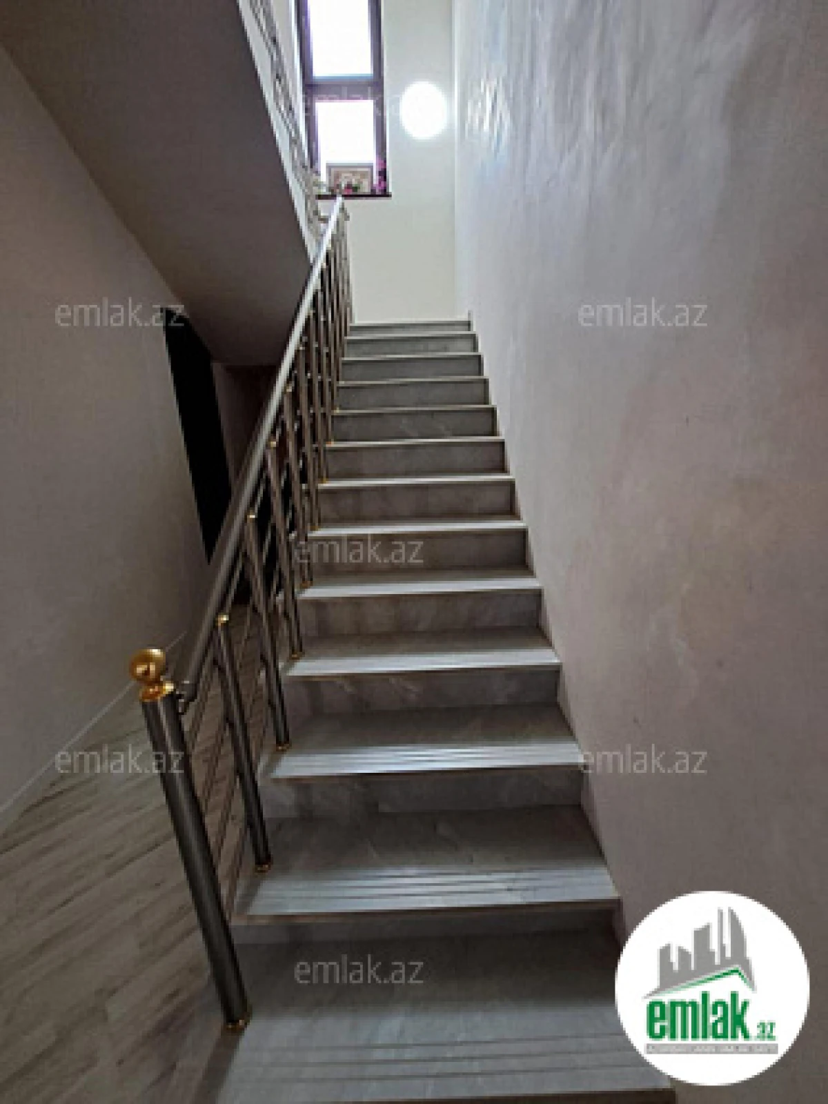 Satılır 5 otaqlı həyət evi 253.4 m²