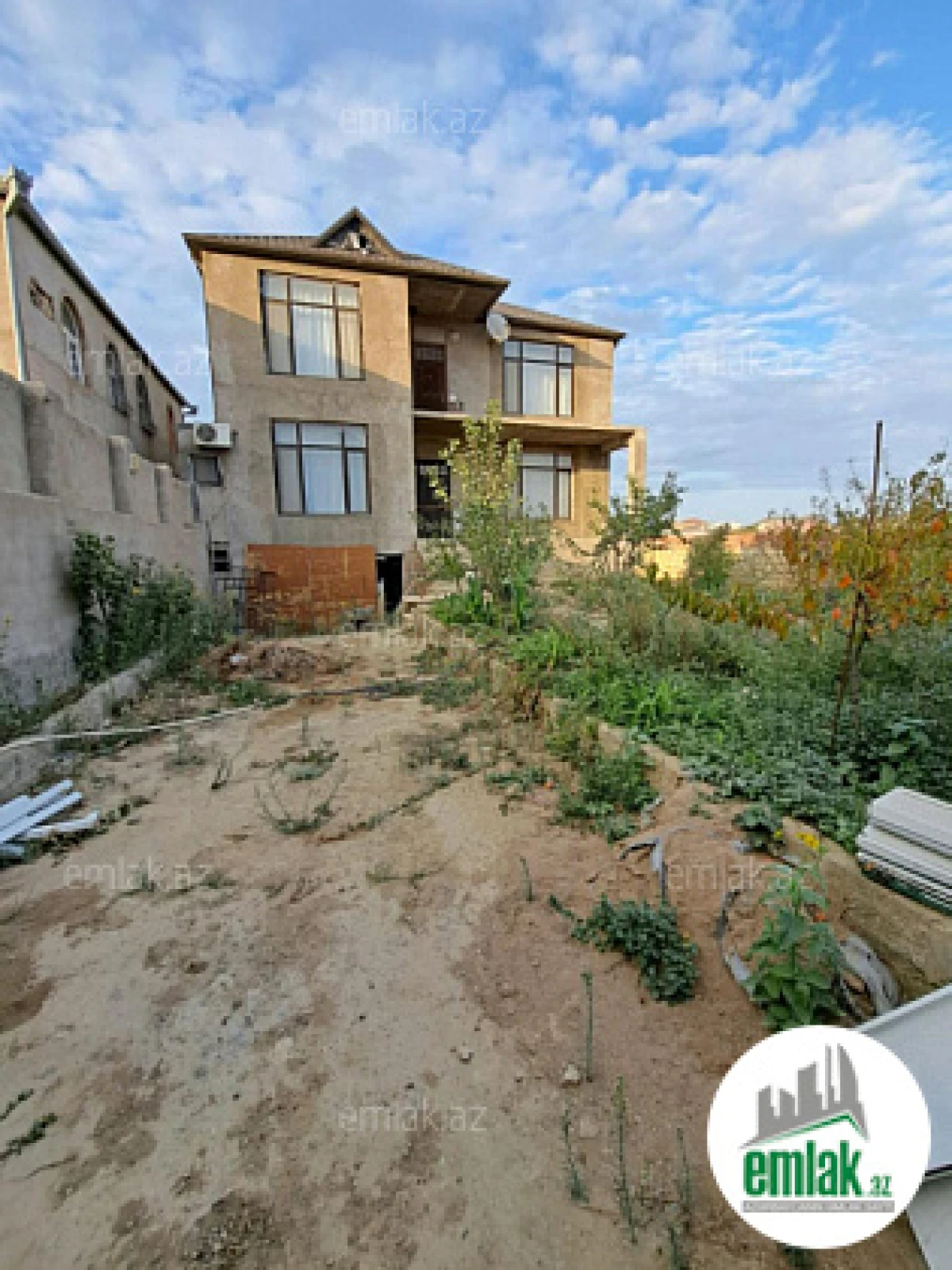 Satılır 5 otaqlı həyət evi 253.4 m²